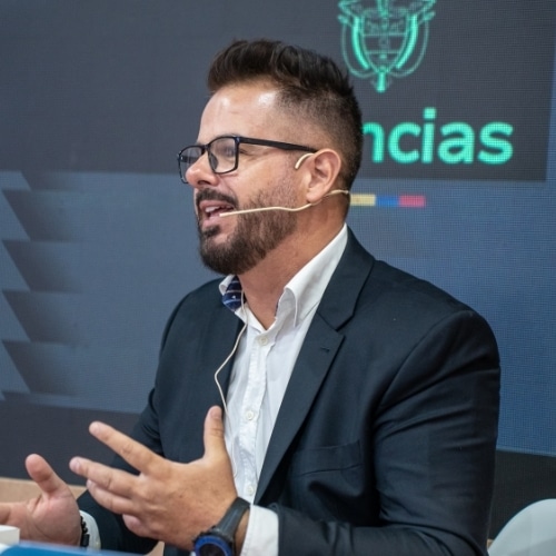 Prof. Dr. Flávio Luposeli
